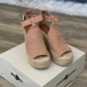 EUC Marc Fisher Annie shoes in light pink suede